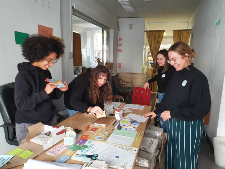 Communication volunteer wanted!