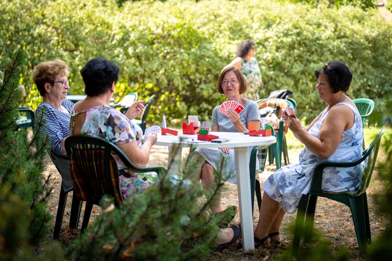 4 ladies playing cards
