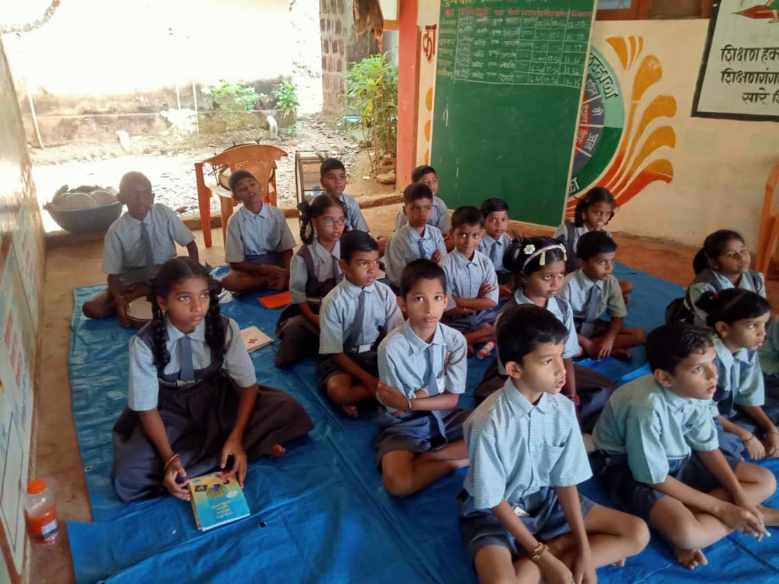 school kids listening attentively in India 