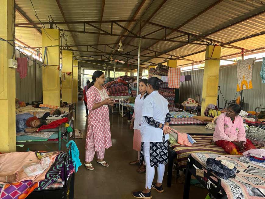 volunteers at Savita ashram camp in India